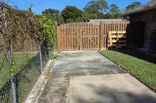 2437 Oakcrest Ln, West Melbourne, FL 32904 - Photo 48