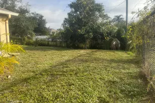 561 Borraclough Ave NW, Grant-Valkaria, FL 32949 - Photo 14