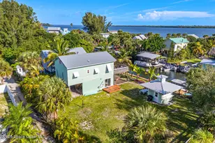 42 Vip Is, Grant-Valkaria, FL 32949 - Photo 16
