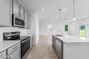 927 Castleford Ave NE, Palm Bay, FL 32905 - Photo 16