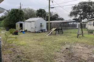 2431 Lakeview Dr, Melbourne, FL 32935 - Photo 12