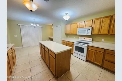 4550 Elena Way, Melbourne, FL 32934 - Photo 8