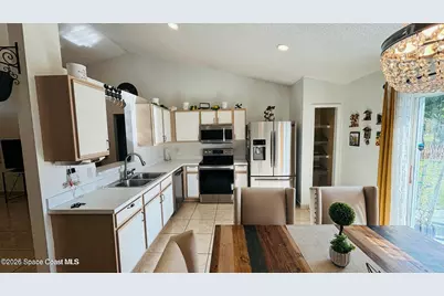 815 NW Tyrol Avenue NW, Palm Bay, FL 32907 - Photo 12