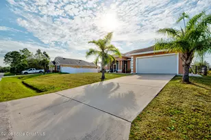 462 Gancedo St SW, Palm Bay, FL 32908 - Photo 4