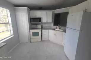 737 Geoffrey Ave SW, Palm Bay, FL 32908 - Photo 6