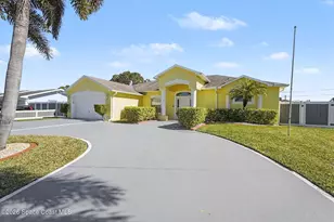 315 Bryn Mawr Ave NE, Palm Bay, FL 32907 - Photo 2