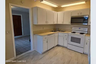 1081 Ivanhoe Street NW, Melbourne, FL 32907 - Photo 4