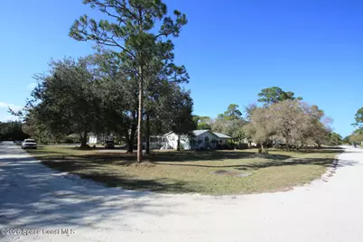 8205 93rd Avenue, Vero Beach, FL 32967 - Photo 4