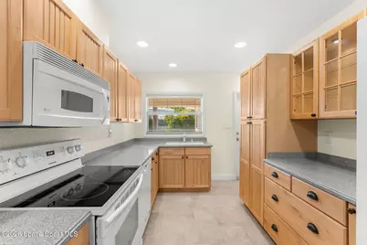 921 S Brevard Avenue, Cocoa Beach, FL 32931 - Photo 8