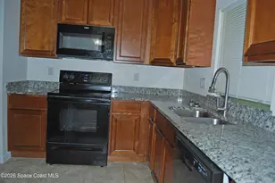 1048 Hunt St NW, Palm Bay, FL 32907 - Photo 4