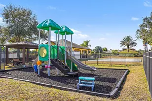 1010 Luminary Cir, Melbourne, FL 32901 - Photo 16