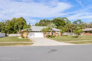 2446 Oakcrest Ln, Melbourne, FL 32904 - Photo 2