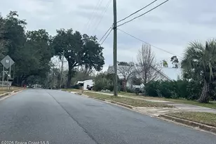 2942 Daniels St, Marianna, FL 32446 - Photo 4