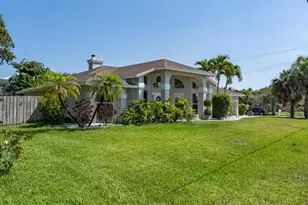 215 Beverly Ct, Melbourne Beach, FL 32951 - Photo 2