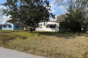2158 Smathers Cir N, Melbourne, FL 32935 - Photo 2