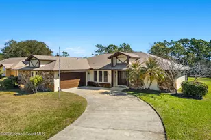 2213 Woodlawn Cir, Melbourne, FL 32934 - Photo 2