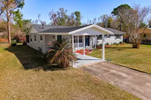 615 Hillcrest Ave, Titusville, FL 32796 - Photo 2