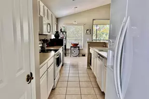 812 Handsome Cab Ln, Melbourne, FL 32940 - Photo 10