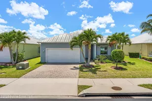 3720 Alamanda Key Dr, Melbourne, FL 32901 - Photo 2