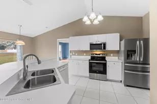 2104 Santa Lucia Cir, Melbourne, FL 32935 - Photo 6