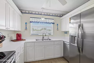 319 N Grove Isle Circle #319, Vero Beach, FL 32962 - Photo 2