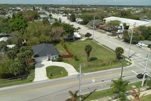 1185 6th Ave, Vero Beach, FL 32960 - Photo 1