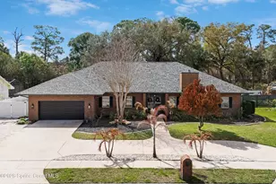 572 Lake Ashley Cir, Melbourne, FL 32904 - Photo 2