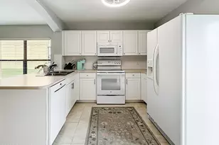 1055 Luminary Cir, Melbourne, FL 32901 - Photo 18