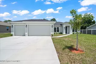 371 Bryn Mawr Ave NE, Palm Bay, FL 32907 - Photo 2
