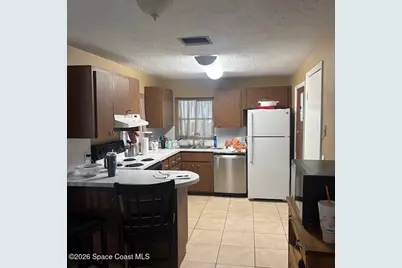 108 E Avenue D E, Melbourne, FL 32901 - Photo 2