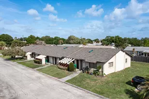 2106 Foxwood Dr, Melbourne, FL 32935 - Photo 2