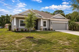 900 Nixon Cir NE, Palm Bay, FL 32907 - Photo 2