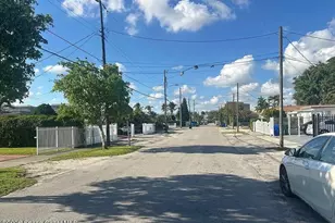 371 NW 59th Ct, Miami, FL 33126 - Photo 4