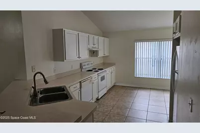 2410 Stratford Pointe Drive, Melbourne, FL 32904 - Photo 2