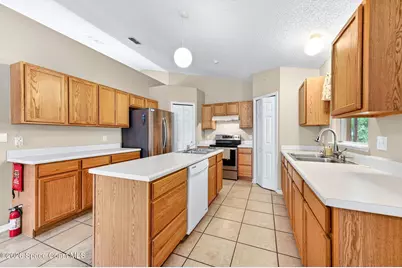 426 Wildwood Avenue SW, Palm Bay, FL 32908 - Photo 4