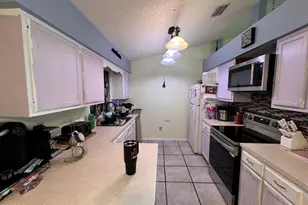 1018 Big Horn Cir NW, Palm Bay, FL 32907 - Photo 6