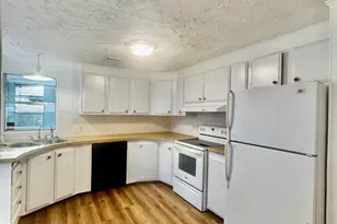 515 Jennifer Cir, Melbourne, FL 32904 - Photo 2