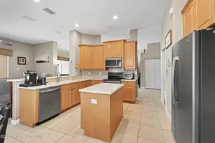 348 Gardendale Cir SE, Palm Bay, FL 32909 - Photo 10