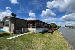 300 Bottlebrush Ct, Cocoa, FL 32926 - Photo 2