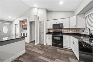 697 Hamm St NW, Palm Bay, FL 32907 - Photo 6