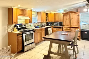 738 Lund Cir, Melbourne, FL 32901 - Photo 2