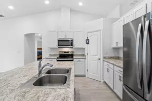 566 Forrest Hills Street SW, Palm Bay, FL 32908 - Photo 10
