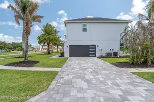 2093 Greenway Dr, Melbourne, FL 32901 - Photo 4