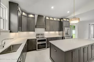 2093 Greenway Dr, Melbourne, FL 32901 - Photo 8