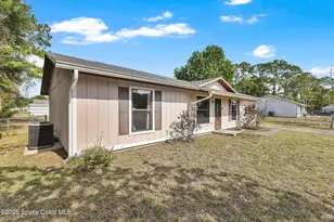 587 Tasco Ave SW, Palm Bay, FL 32908 - Photo 2