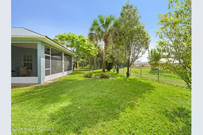 107 Larchmont Terrace W, Sebastian, FL 32958 - Photo 24