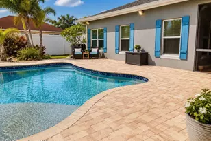705 Griffen Heights Ct, Ruskin, FL 33570 - Photo 2