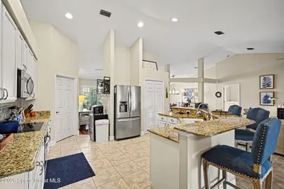 498 Lake Victoria Circle, Melbourne, FL 32940 - Photo 10