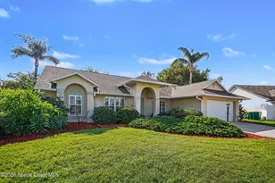 498 Lake Victoria Cir, Melbourne, FL 32940 - Photo 4
