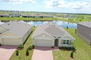925 Dugan CIR SE, Palm Bay, FL 32909 - Photo 2